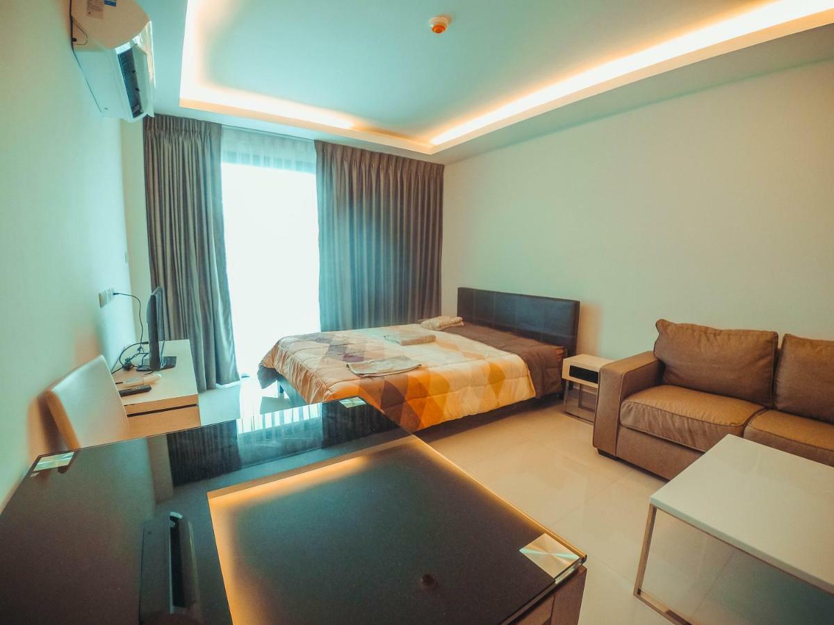 Club Royal Suites Pattaya Exterior photo