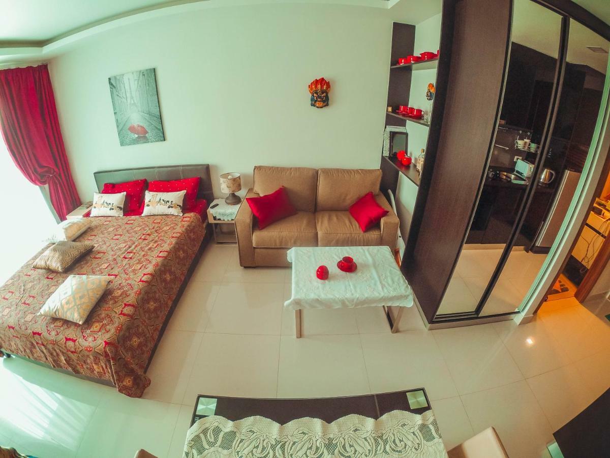 Club Royal Suites Pattaya Exterior photo