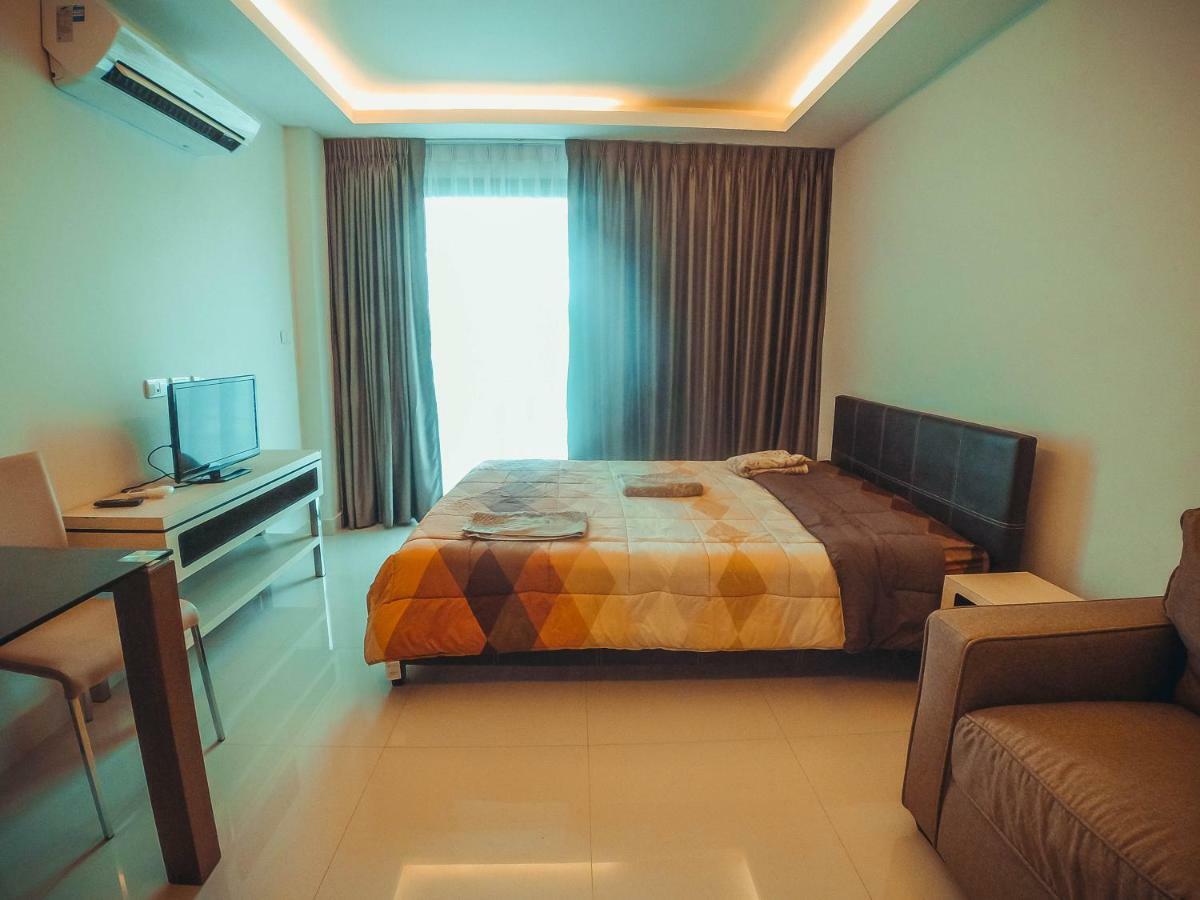 Club Royal Suites Pattaya Exterior photo