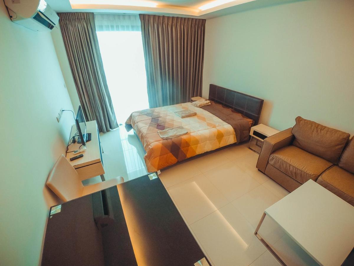 Club Royal Suites Pattaya Exterior photo